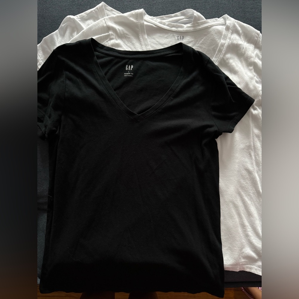 Gap Favorite Tee: Women's Classic V-Neck